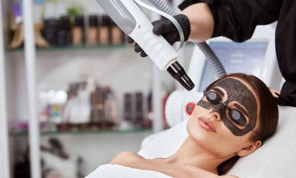 Laser skin treatment with protective eyewear